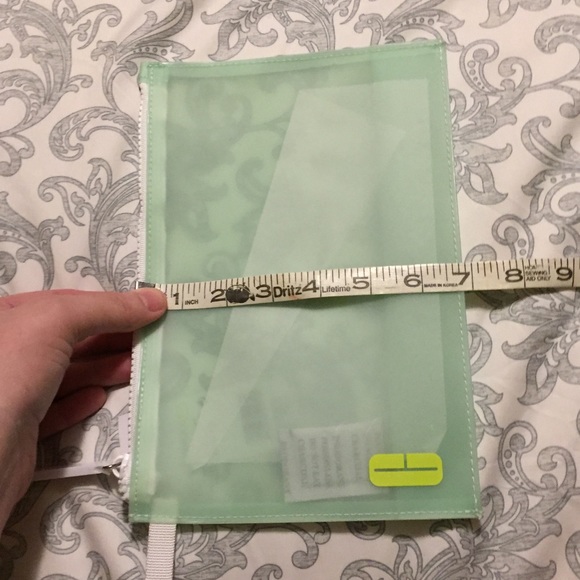 Clinique Fit Green Cosmetic Bag - Picture 5 of 5